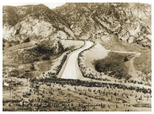 40,000 people watch water spilling into the San Fernando Valley