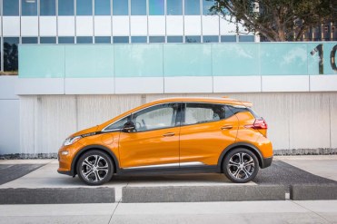 chevy-bolt-ev-motortrend-car-of-the-year-2017